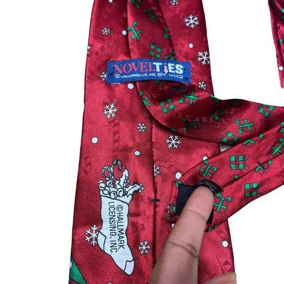 Hallmark vintage Christmas Tie - Picture 3 of 5